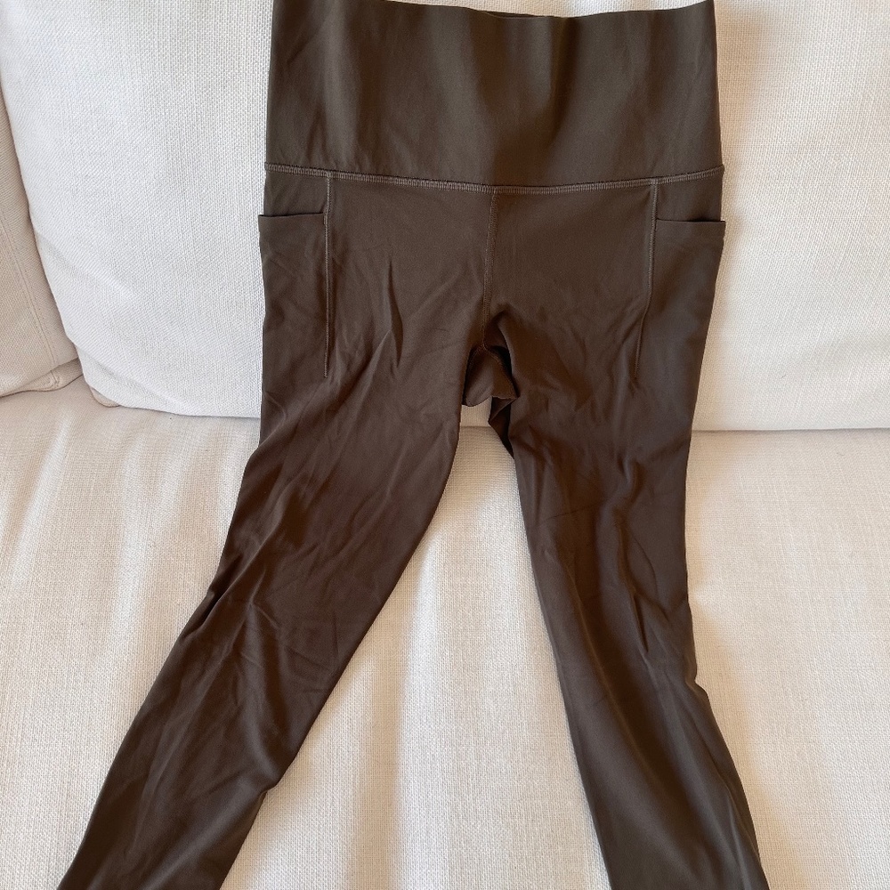 Athleta Salutation Stash Tight 7/8